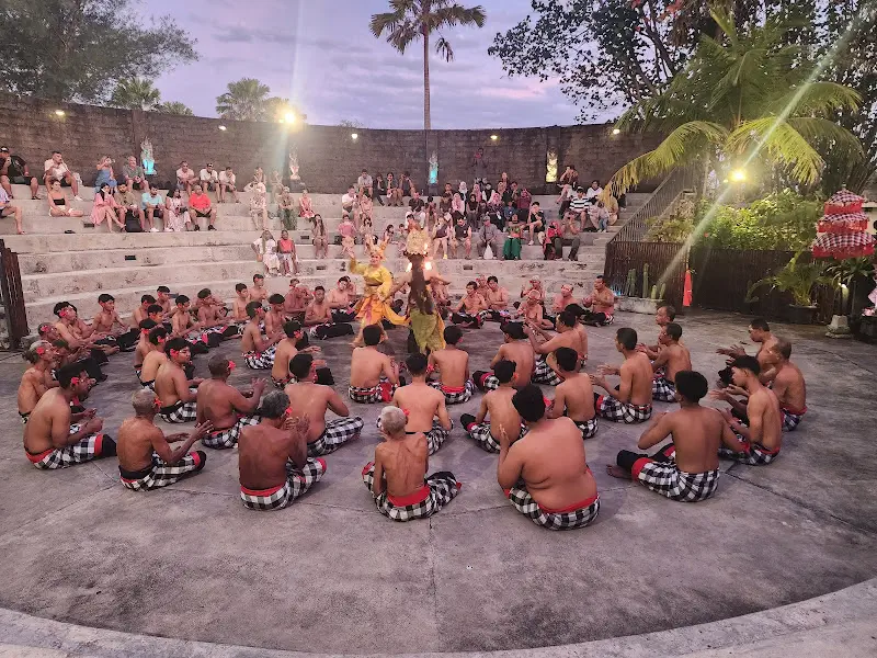 Tari Kecak Di Tanah Lot