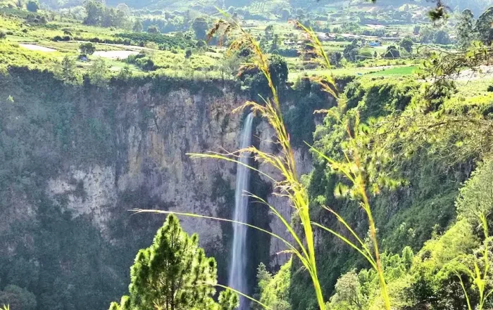 Air Terjun Sipisopiso
