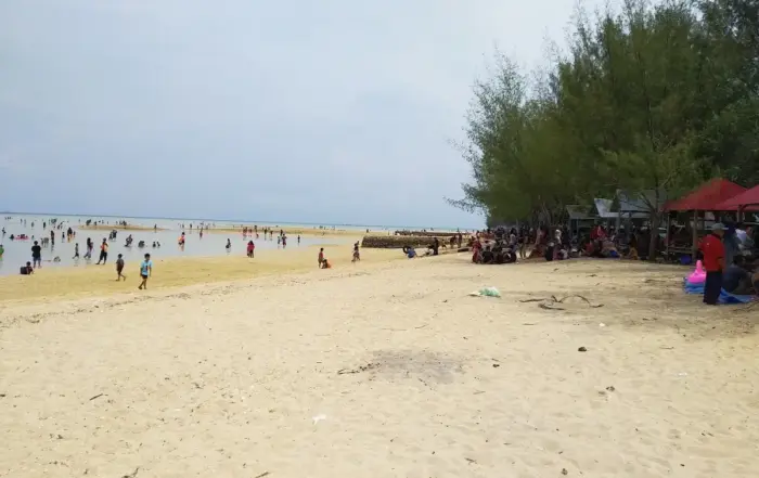 Deskripsi pantai Toronipa