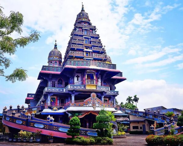 6 Bangunan Mempesona Sebagai Wujud Keragaman Budaya Sekaligus Ikon Di Kota Medan 5 Graha Maria Annai Velangkanni Medan Sumatera Utara