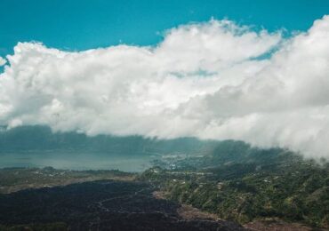 Gunung & Danau Batur- Kintamani, Bali: Kaldera Vulkanik dengan Danau Kawah yang Dalam