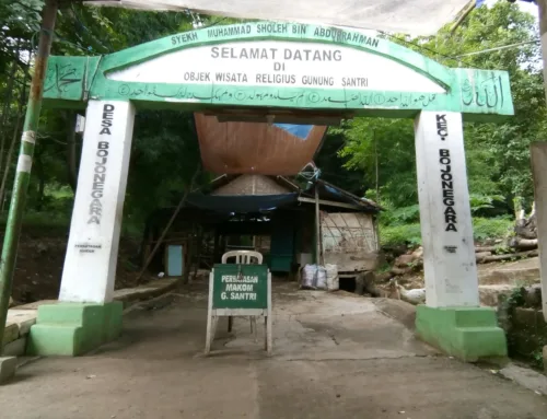 Wisata Religi Dan Sejarah Di Gunung Santri