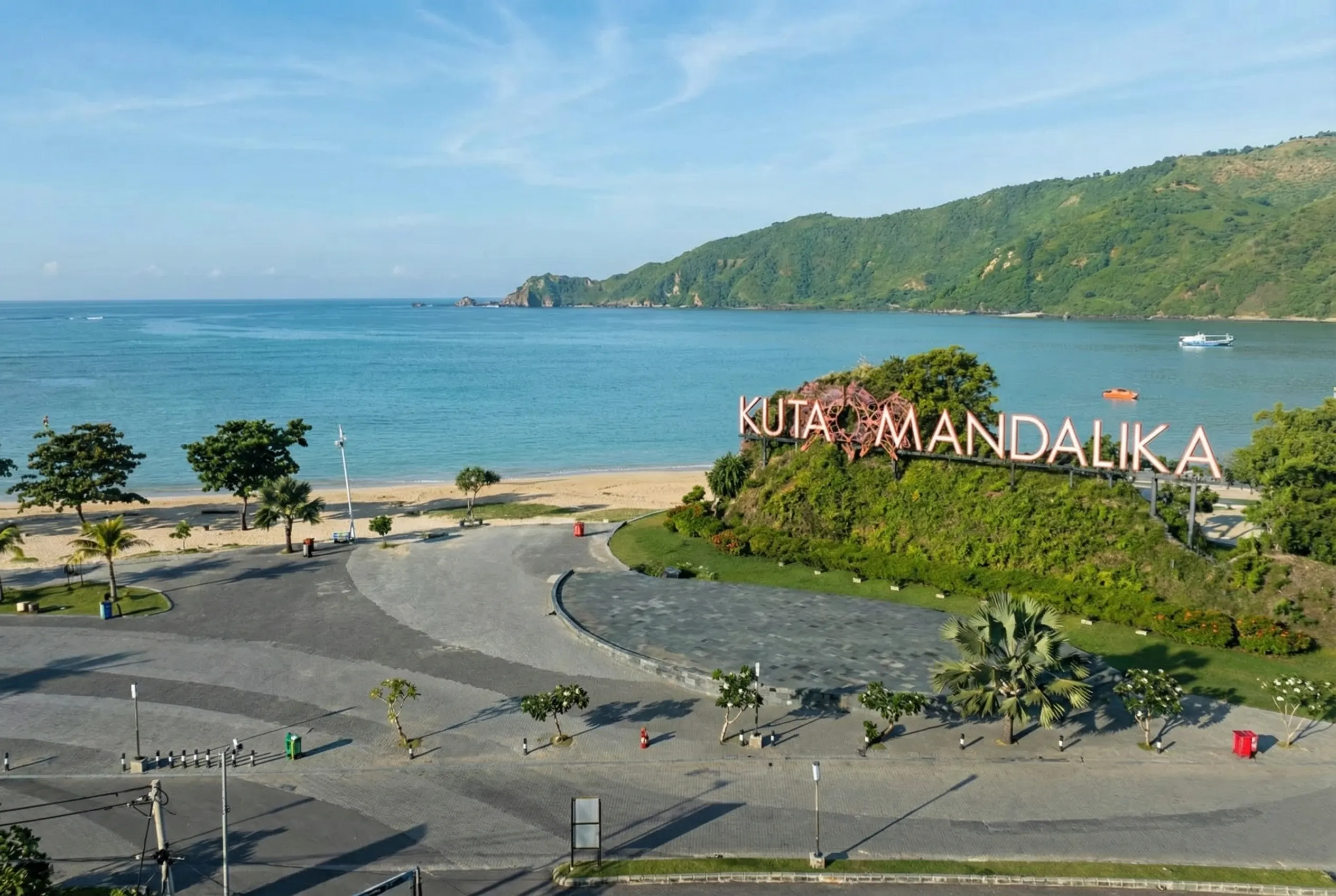 Jangan Hanya ke Bali! Ini 10 Aktivitas Seru di Kuta Mandalika Lombok