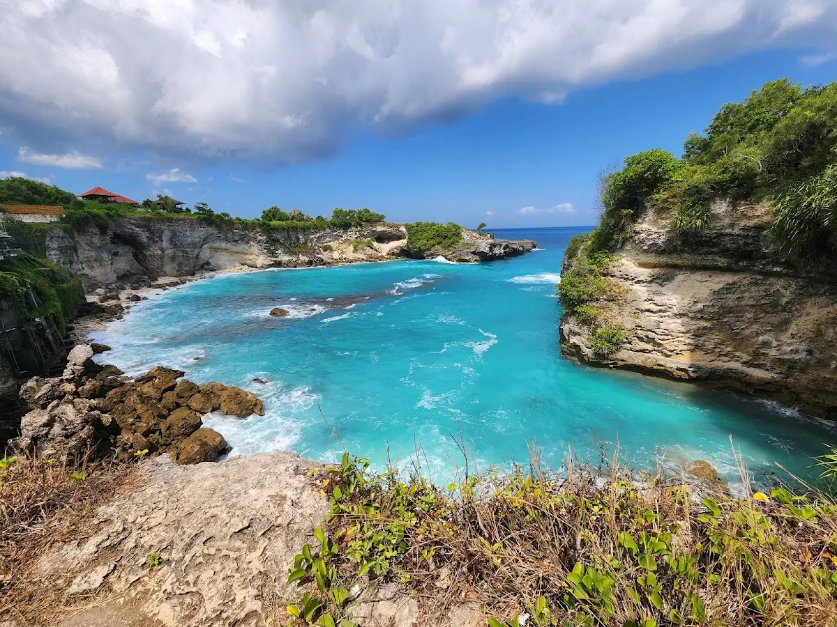 Wajib Tahu! Panduan Aman Cliff Jumping di Nusa Ceningan (Blue Lagoon vs Mahana Point)