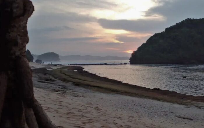 Pantai Gua Cina