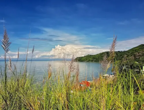 Pesona Pantai Lahilote: Spot Sunset Terbaik & Legenda Tapak Kaki