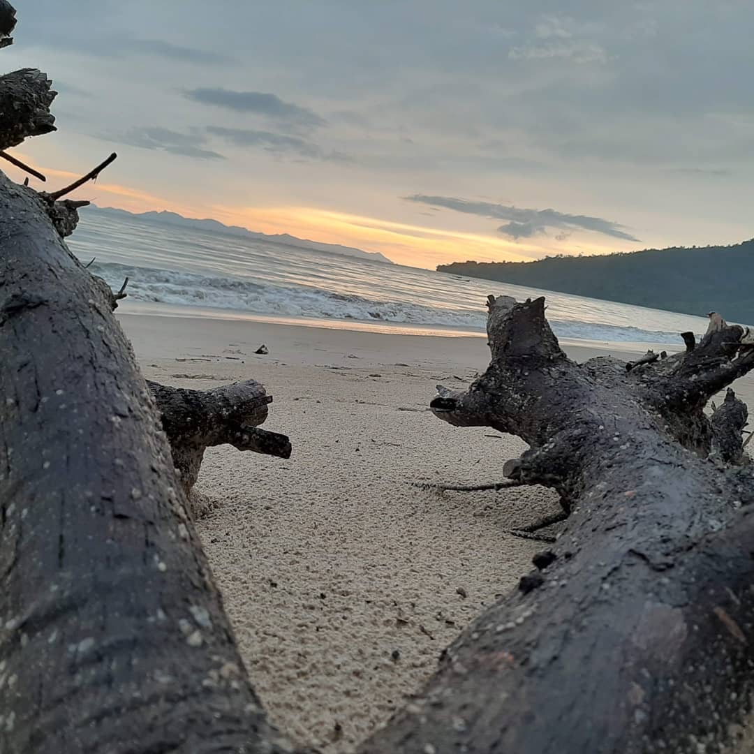 Pantai Pandan Sibolga : Pantai Pasir Putih Yang Sejuk Dan Menawan