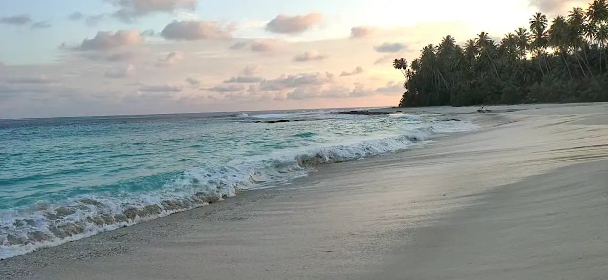 Healing di Pantai Pasir Tinggi: Pesona Permata Simeulue yang Menenangkan Jiwa