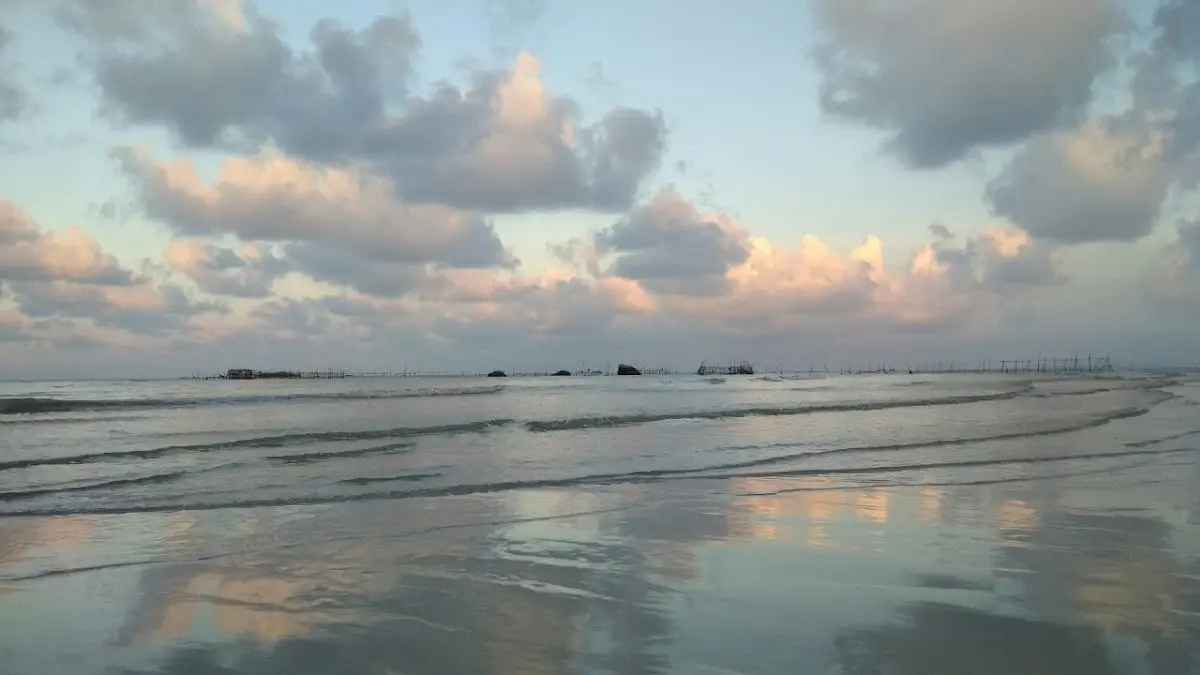 Pesona Senja di Pantai Punai Belitung Timur: Lokasi Healing Terbaik