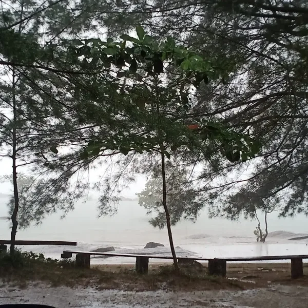 Pantai Tapak Hantu Pulau Bangka