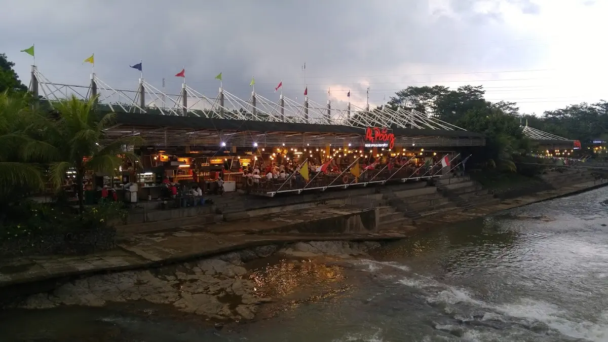 Ada Apa Saja di Pasar Ah Poong? Panduan Lengkap Kuliner & Wahana 2025