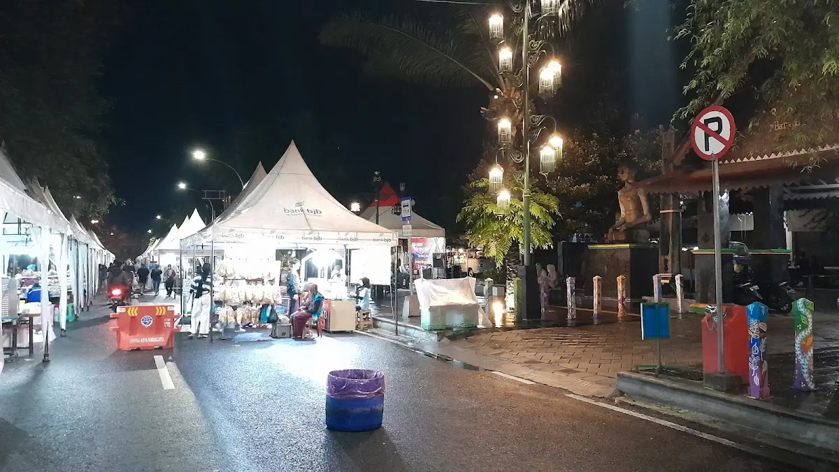 Pasar Malam Ngarsopuro Tempat Belanja Kesenian Dan Kuliner Di Solo