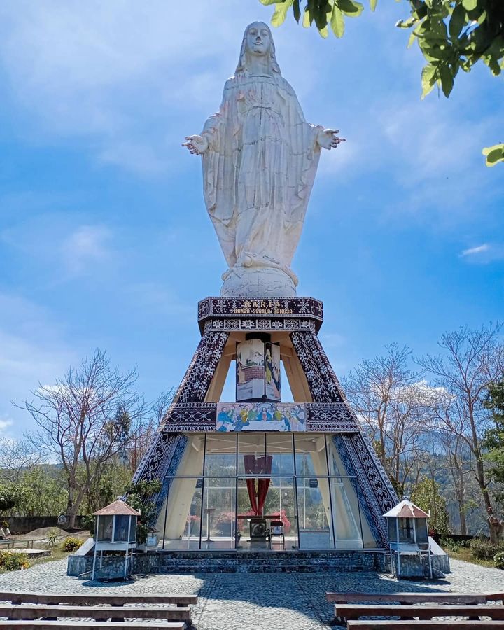 Patung Bunda Maria Segala Bangsa - Ikon Ternama Kota Maumere