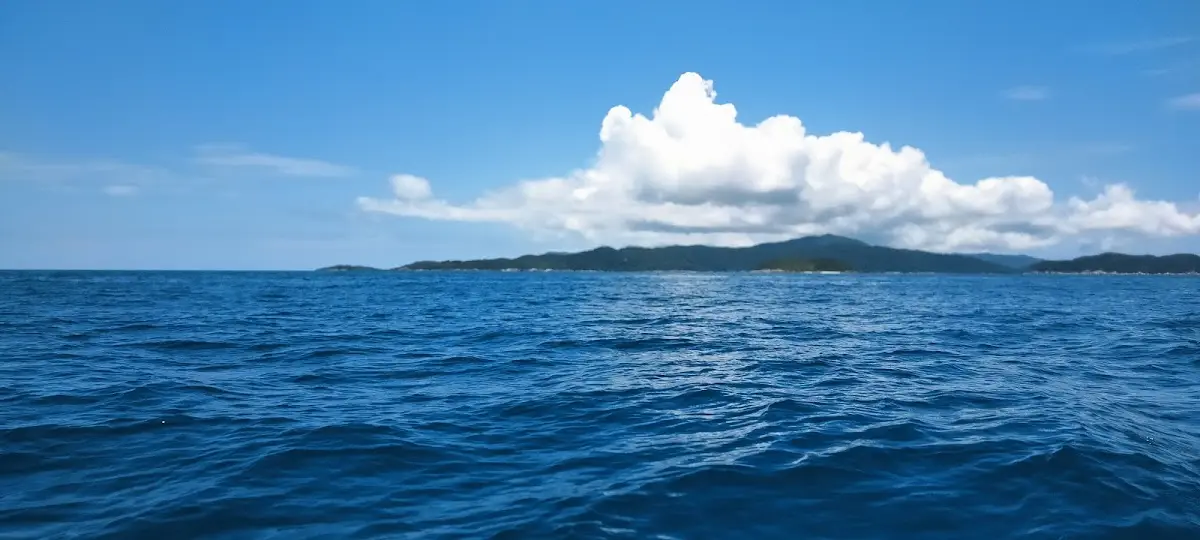 Menjelajahi Pulau Telaga: Pesona Gunung Kahwe & Kehidupan Nelayan Anambas