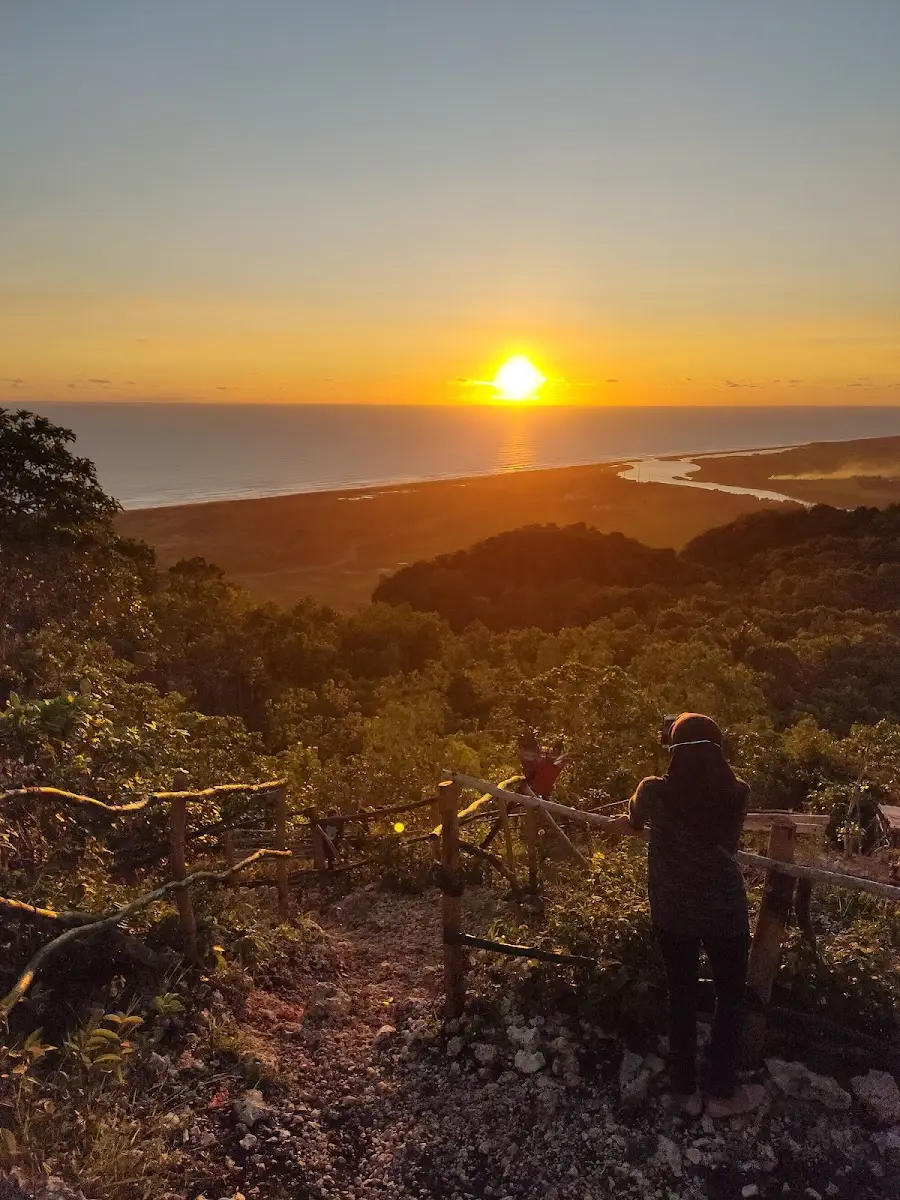 Jelajahi Puncak Kahyangan (Kahianga) di Pulau Tomia, Wakatobi: Rute & Daya Tarik