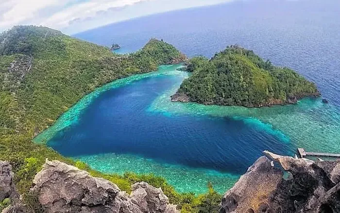 Puncak Love Besar Pulau Misool Raja Ampat