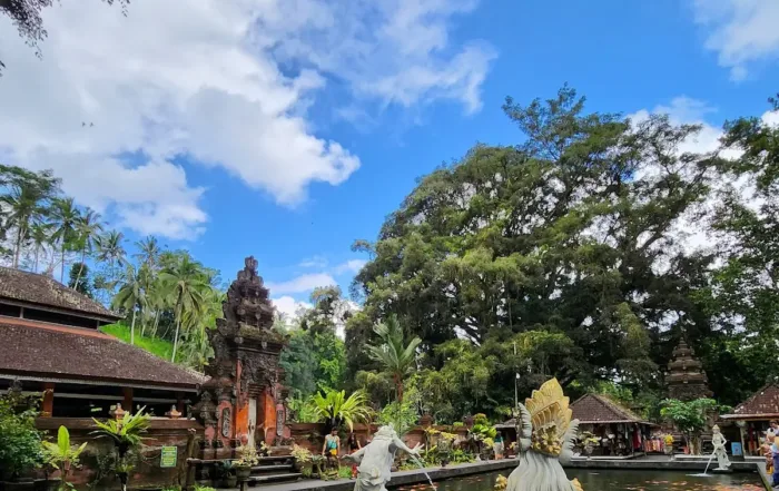 Kepulauan Spermonde Menjelajahi Keindahan Pulau Pulau Di Sekitar Makassar 5 Pura Tirta Empul