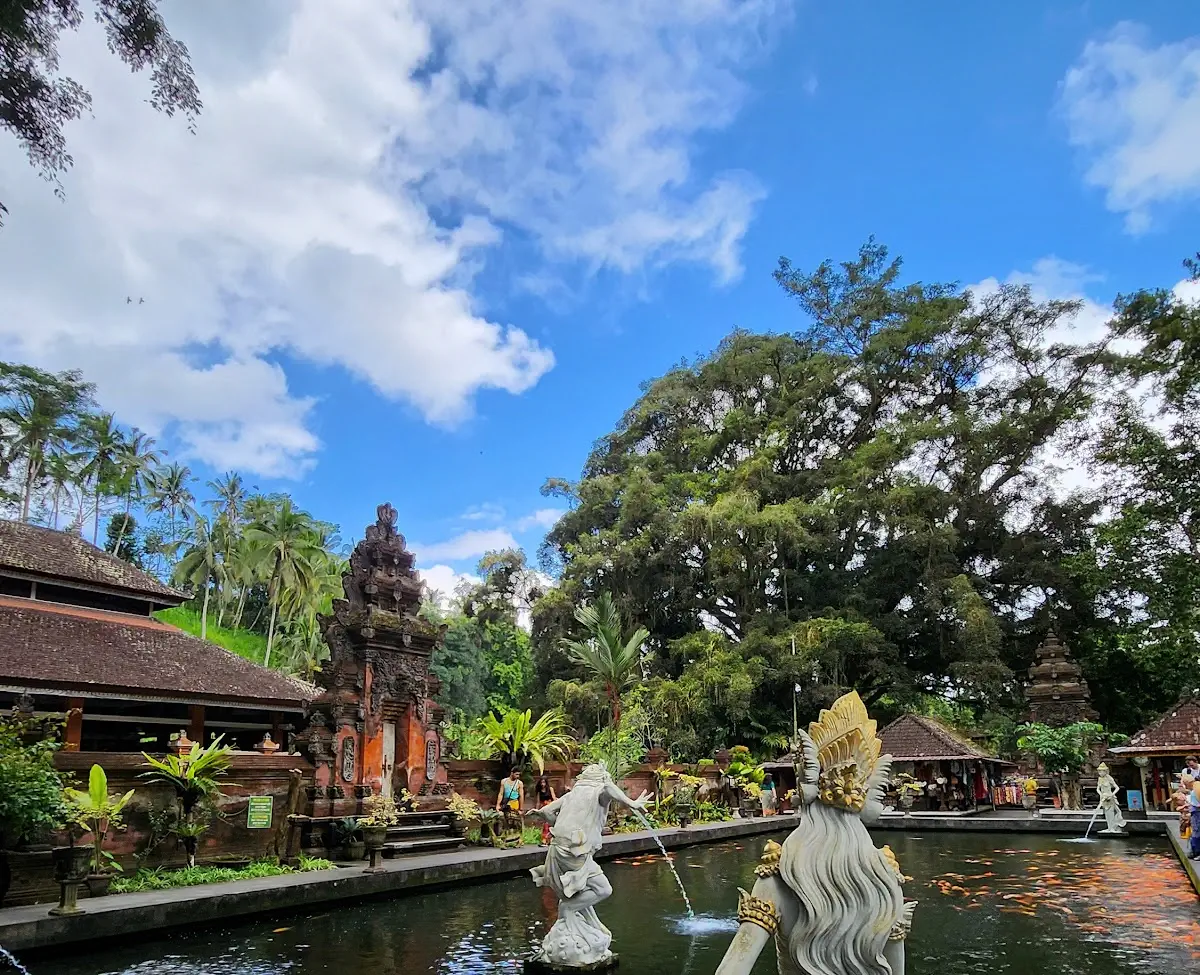 Pura Tirta Empul Bali Kolam Suci Dan Indah Untuk Pemurnian Diri Di Bali