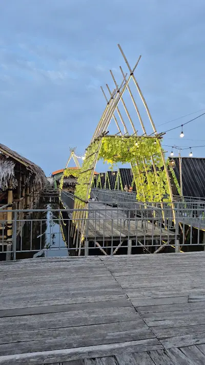 Rumah Apung Pulau Burung