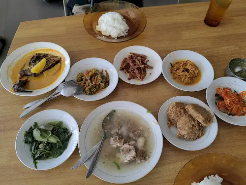 8 Makanan Halal Dan Enak Di Medan : Alamat, Menu Dan Review Pengunjung 4 Sup Sumsum Sapi - Rumah Makan Sipirok Medan
