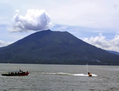 7 Aktivitas Seru di Danau Ranau & Gunung Seminung: Dari Puncak Hingga Air Panas