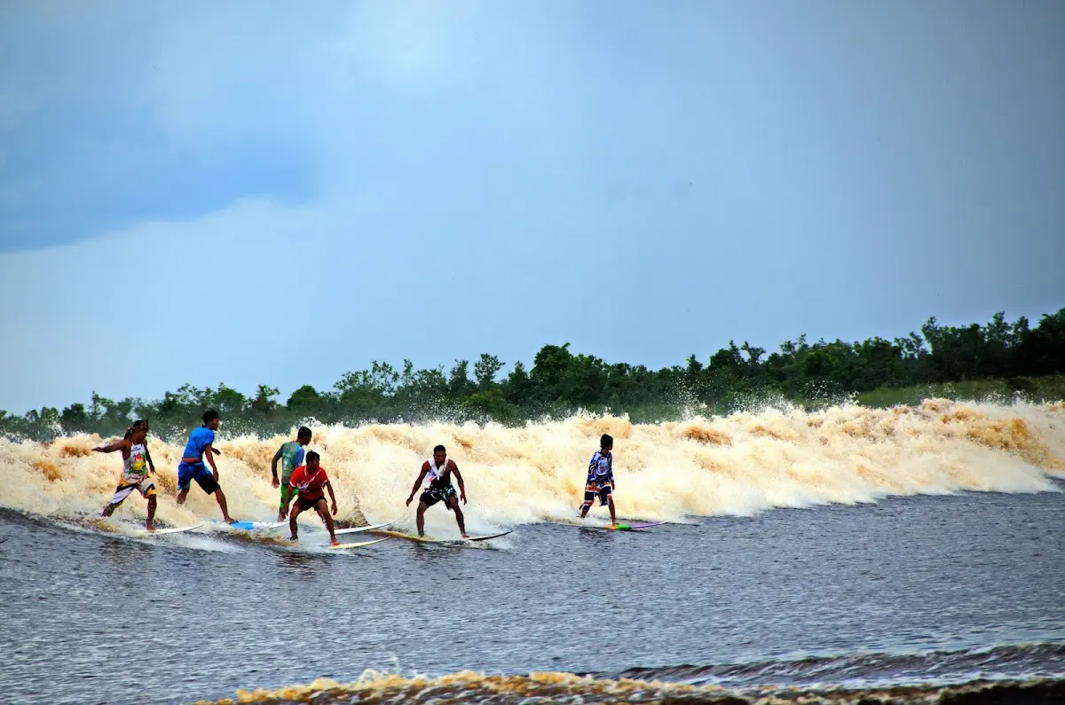 Menaklukkan ‘Seven Ghost’: Panduan Lengkap Wisata Ombak Bono Teluk Meranti