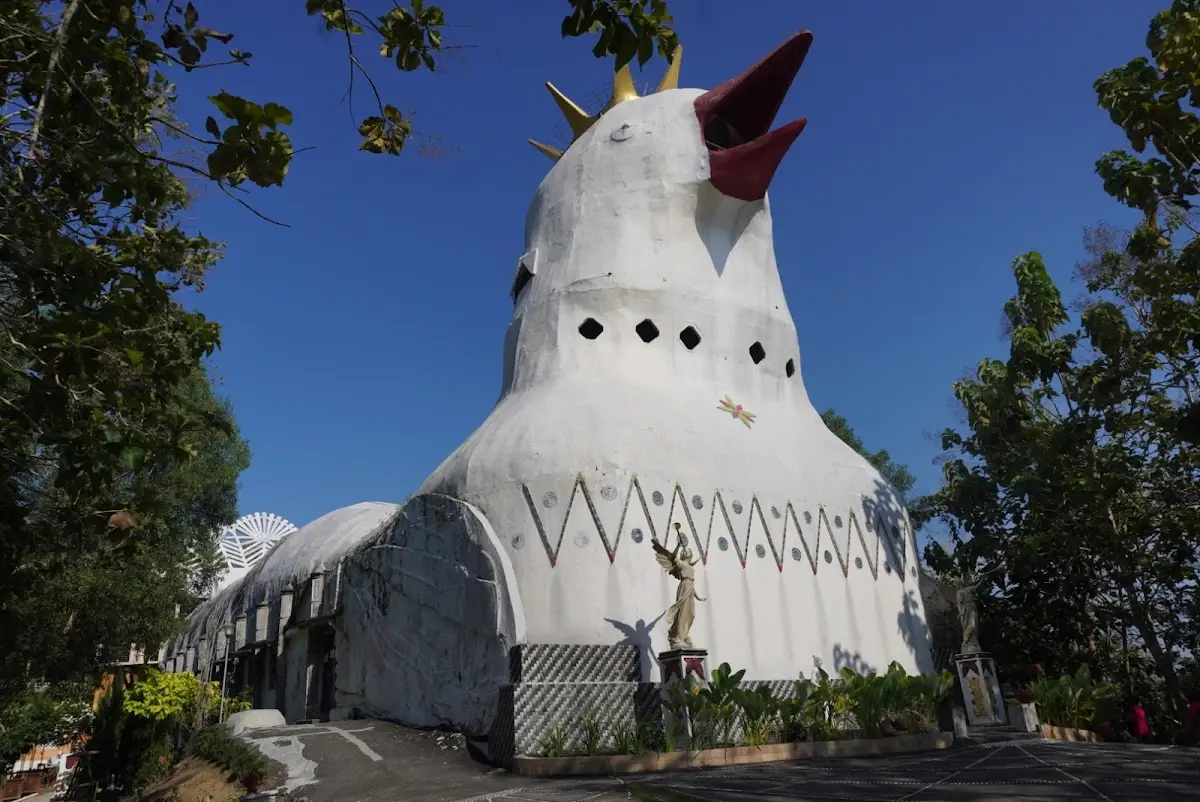 Bukit Rhema Magelang: Pemandangan 360° Borobudur dari Mahkota ‘Gereja Ayam’