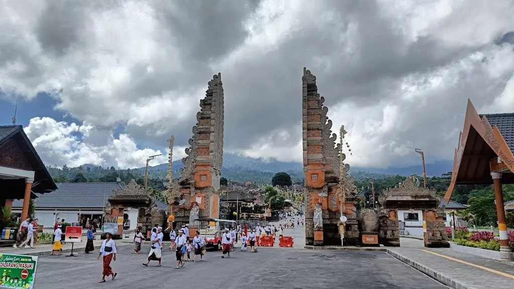Daya Tarik Pura Besakih di Bali: Histori dan Kegunaannya