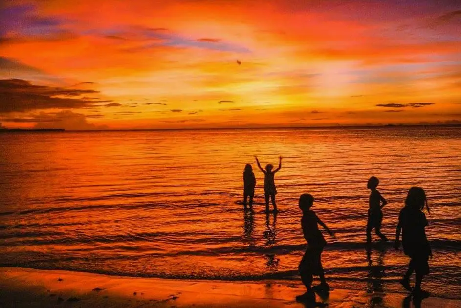 sunset di Pulau Kei Kecil Kota Tual, Provinsi Maluku