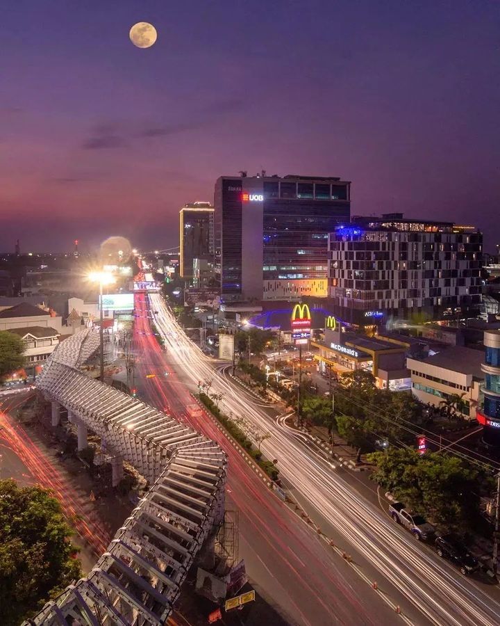 Jalan Pandanaran pusat Tempat oleh oleh di Semarang