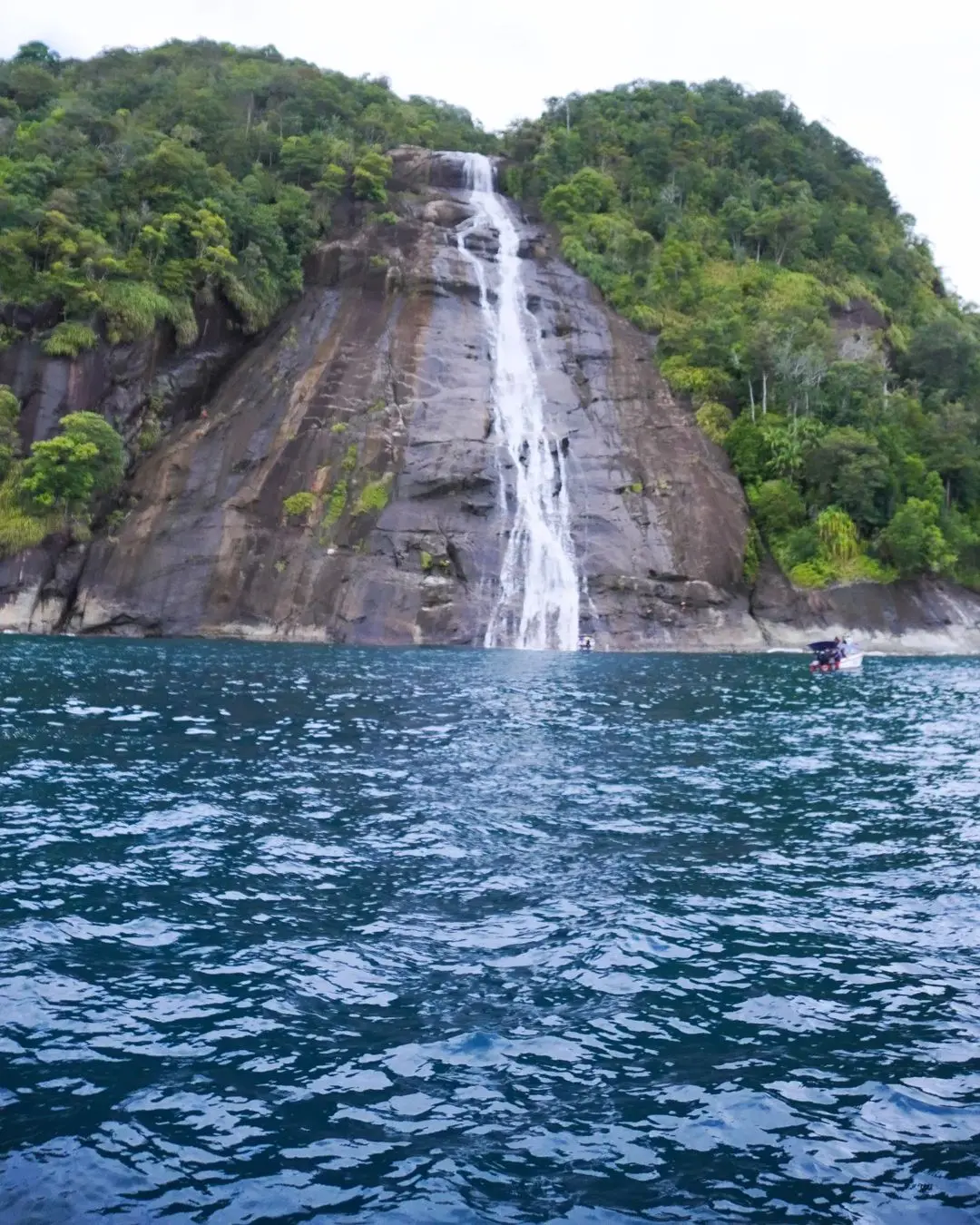 Pulau Mursala Sibolga Air Terjun Yang Langsung Jatuh Ke Laut