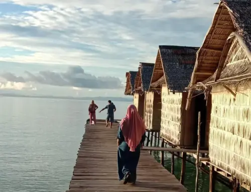 Pantai Cemara Waisai Raja Ampat “Pesona Pantai Pasir Putih Dan Perbukitan Karst”