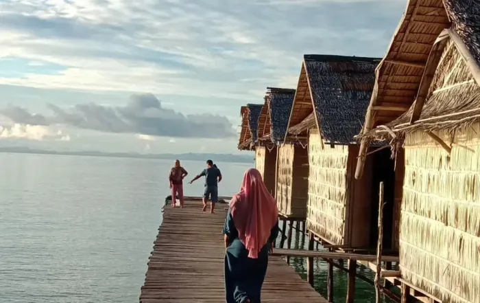 Pantai cemara raja ampat papua barat