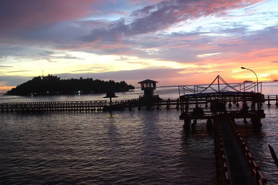 Pantai Carocok Painan “Pantai Terbaik Menikmati Sunset Dan Snorkeling”