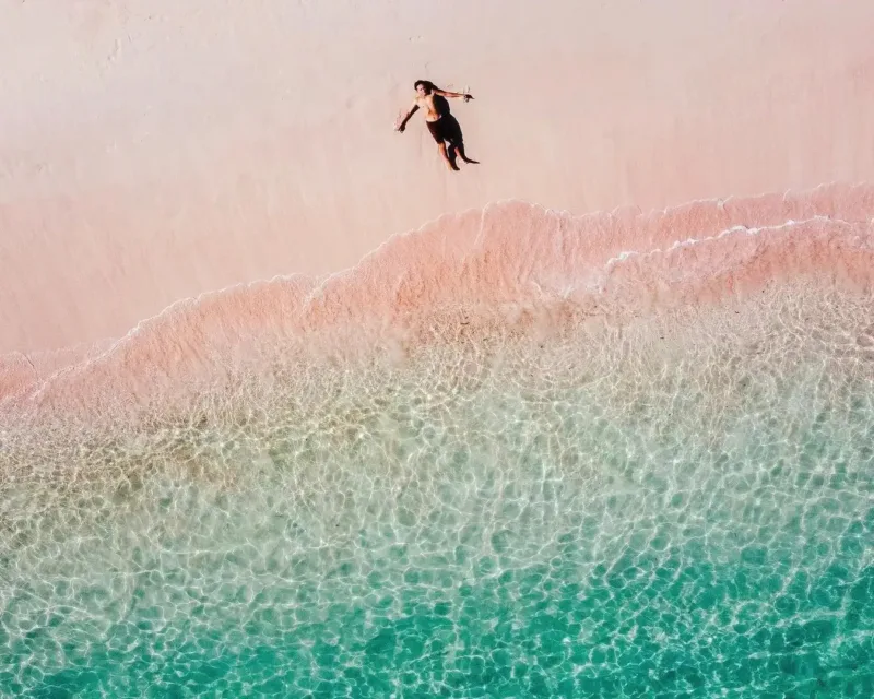 Pantai Pink Labuan Bajo Nusa Tenggara Timur