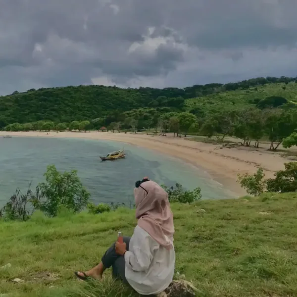 Pantai Pink di Lombok Timur, Nusa Tenggara Timur