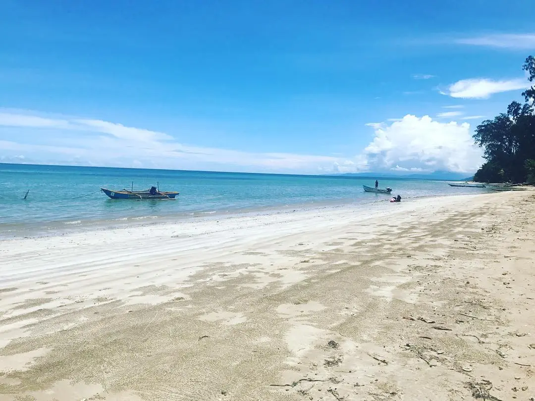Pulau Um Sorong: Retret Pulau Belum Terganggu dengan Ribuan Kelelawar