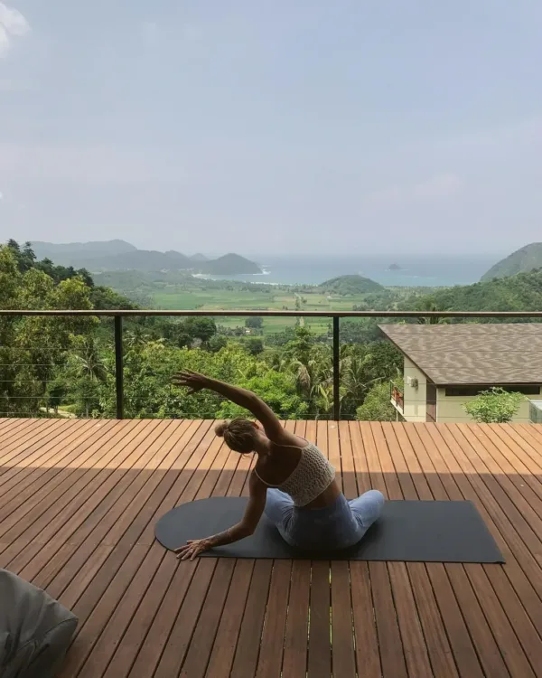 Akvitas Yoga Pantai Selong Belanak Lombok Nusa Tenggara barat
