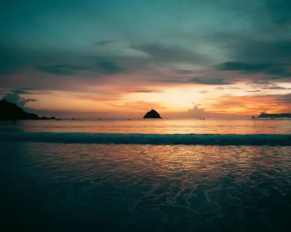 Pantai Selong Belanak Lombok Nusa Tenggara barat
