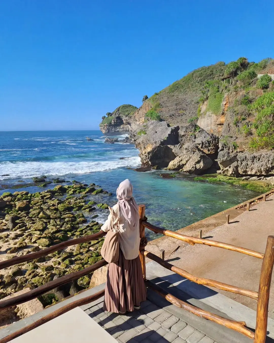 Kenikmatan Alam di Pantai Klotok, Wonogiri