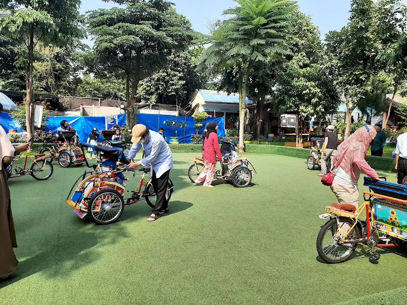 Becak Mini Taman Herbal Insani
