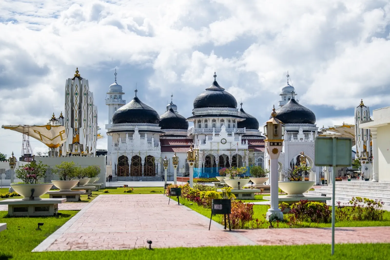 Masjid Raya Baiturrahman Banda Aceh : Pesona Arsitektur Dan Sejarah Mengagumkan 3 Masjid Raya Baiturrahman Banda Aceh : Pesona Arsitektur dan Sejarah Mengagumkan