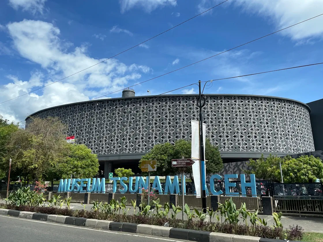 Mengenal Lebih Dekat Museum Tsunami Aceh : Ajakan Untuk Berkunjung 3 Mengenal Lebih Dekat Museum Tsunami Aceh : Ajakan untuk Berkunjung