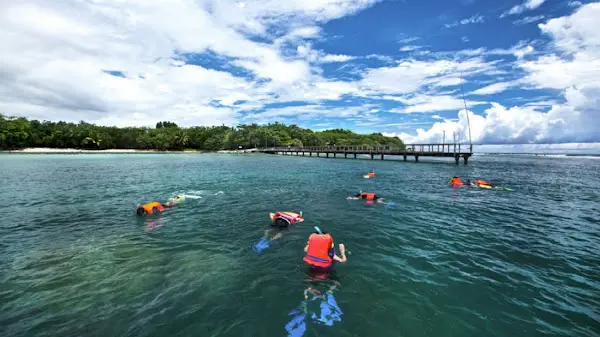 Snorkeling di Pantai Tanjung Lesung