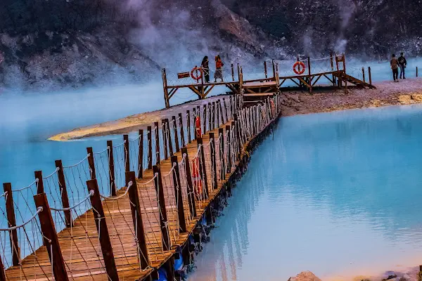 Dermaga Ponton Kawah Putih Ciwidey