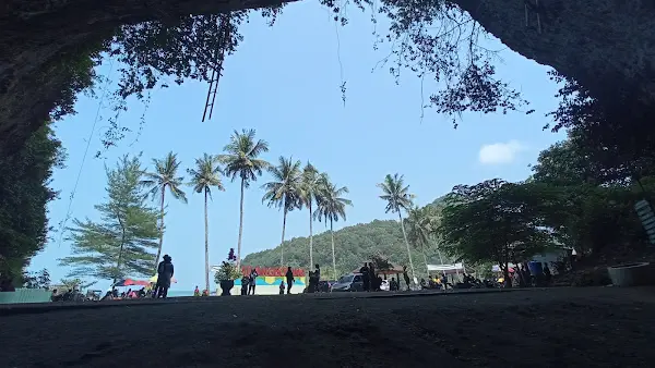 Pantai Karang Bolong Kebumen : Tiket Masuk, Sejarah Dan Sunset Yang Memukau 3 Pantai Karang Bolong