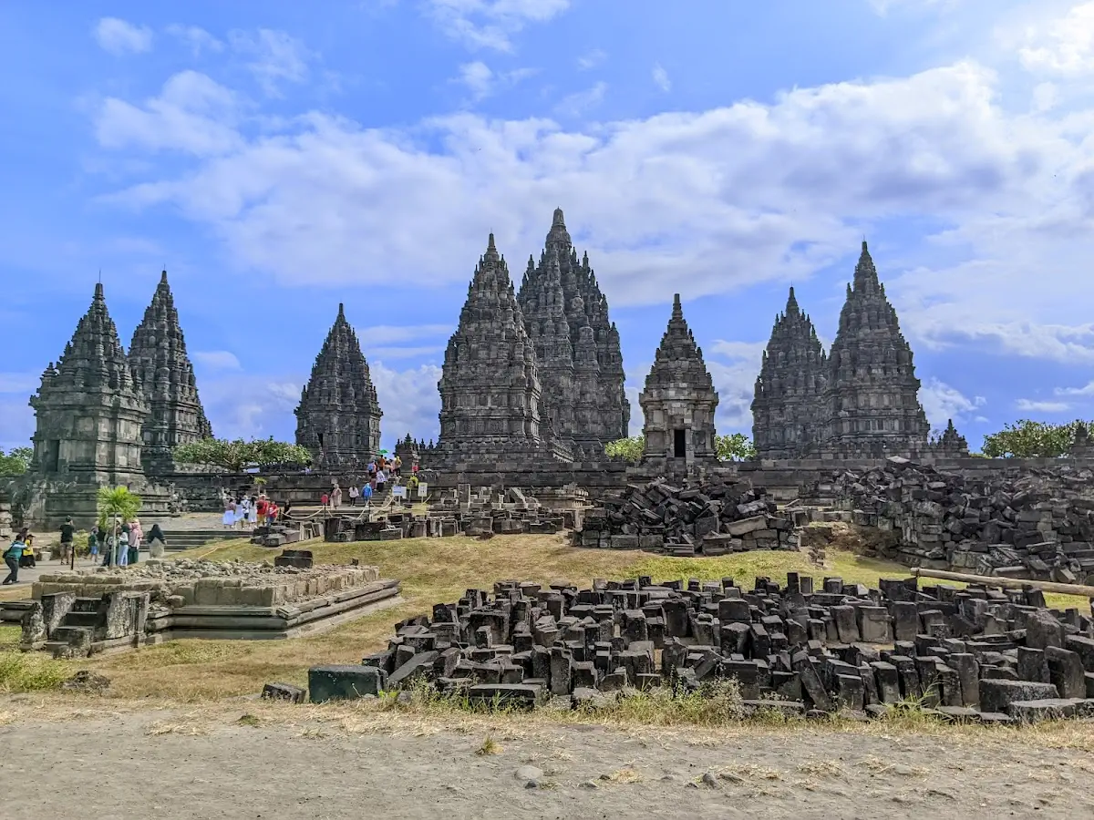 Cara Ke Candi Prambanan Dari Malioboro: Rute Trans Jogja &Amp; Tips Berkunjung 5 Cara ke Candi Prambanan dari Malioboro: Rute Trans Jogja & Tips Berkunjung