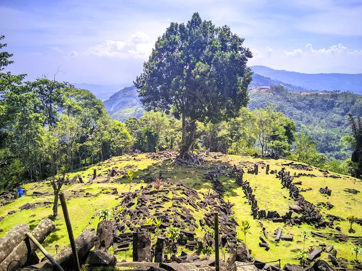 Situs Megalitikum Gunung Padang : Sejarah, Daya Tarik dan Tiket Masuk 2025