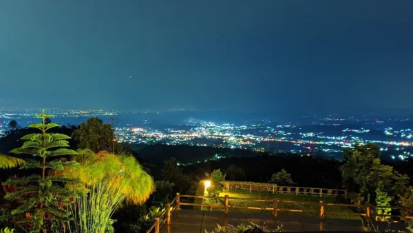 Pemandangan Kota Semarang Di Malam Hari Dari Umbul Sidomukti