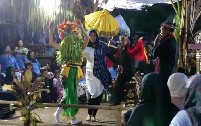 Tari Seblang Olehsari